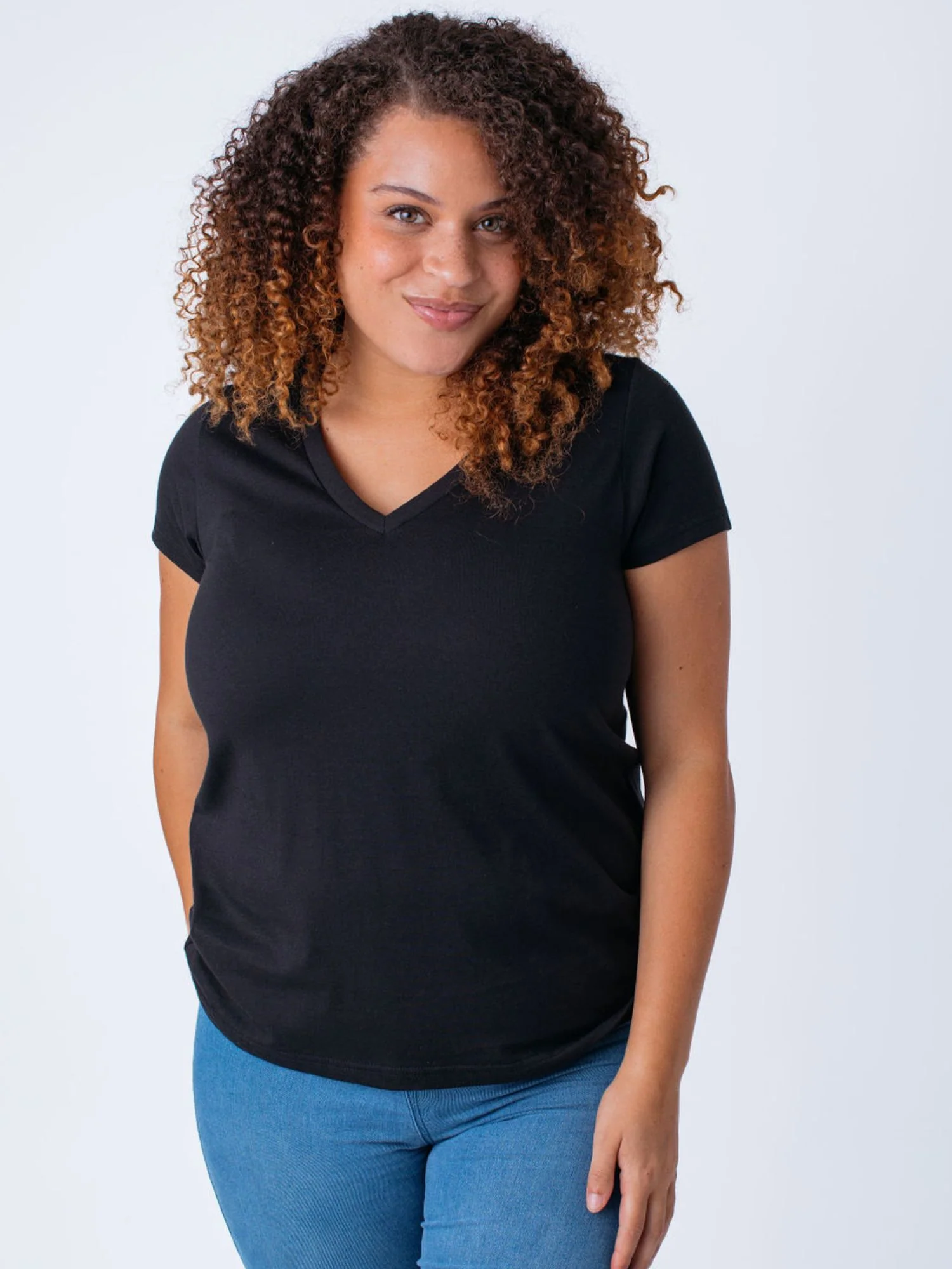 Women's V-Neck All Black 3-Pack - Image 3